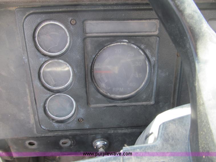 image for item B5123 1979 International 1854 tandem axle grain truck