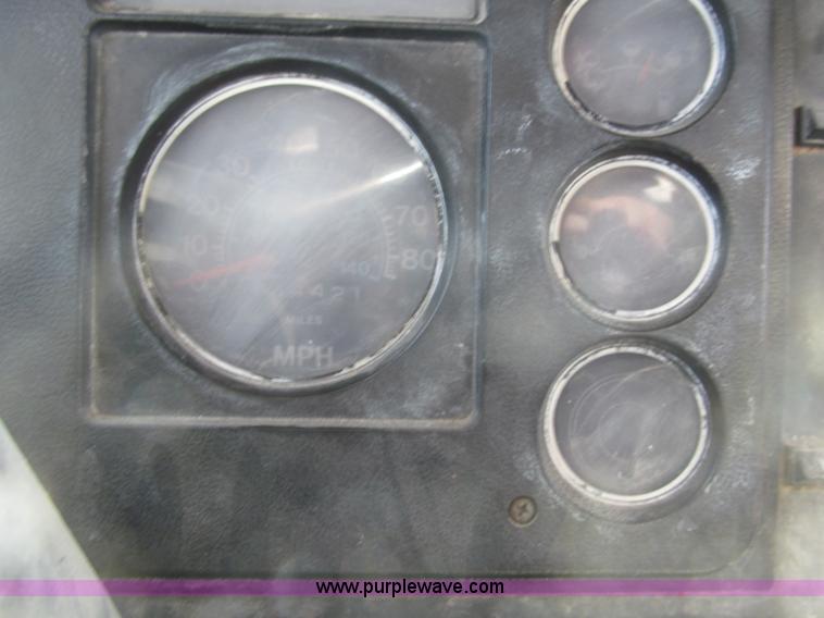 image for item B5123 1979 International 1854 tandem axle grain truck