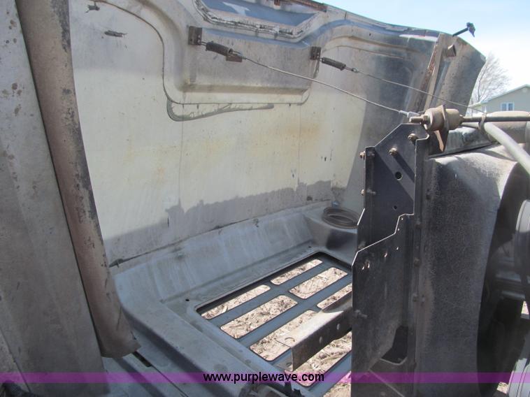 image for item B5123 1979 International 1854 tandem axle grain truck