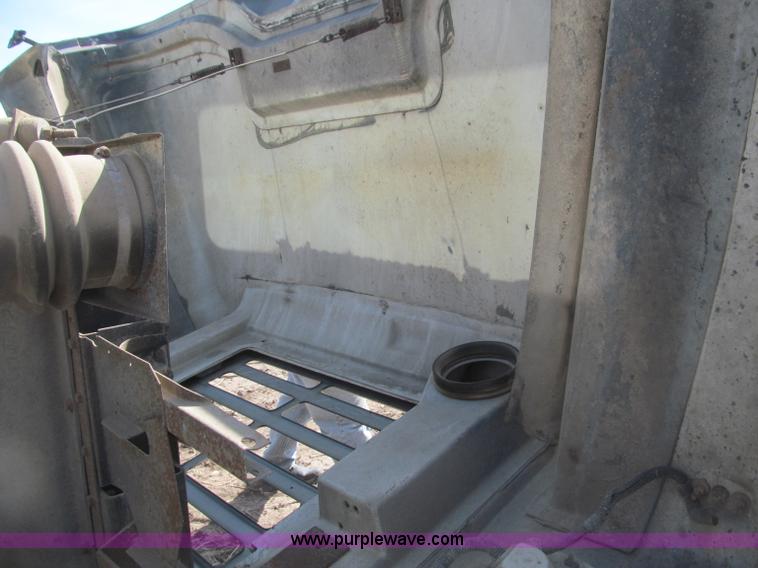 image for item B5123 1979 International 1854 tandem axle grain truck