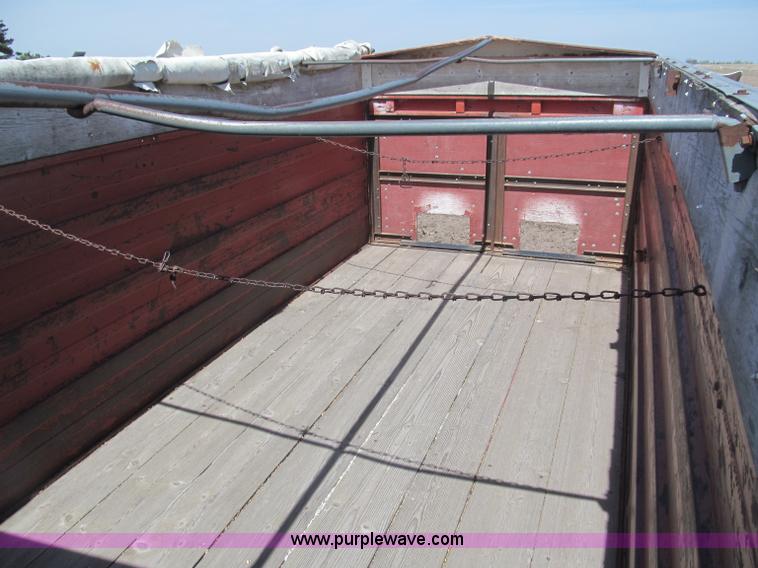 image for item B5123 1979 International 1854 tandem axle grain truck