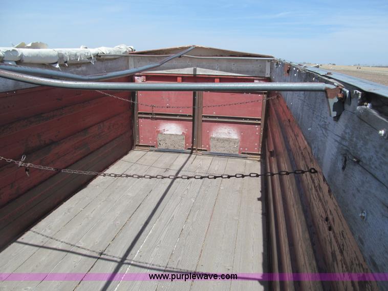image for item B5123 1979 International 1854 tandem axle grain truck