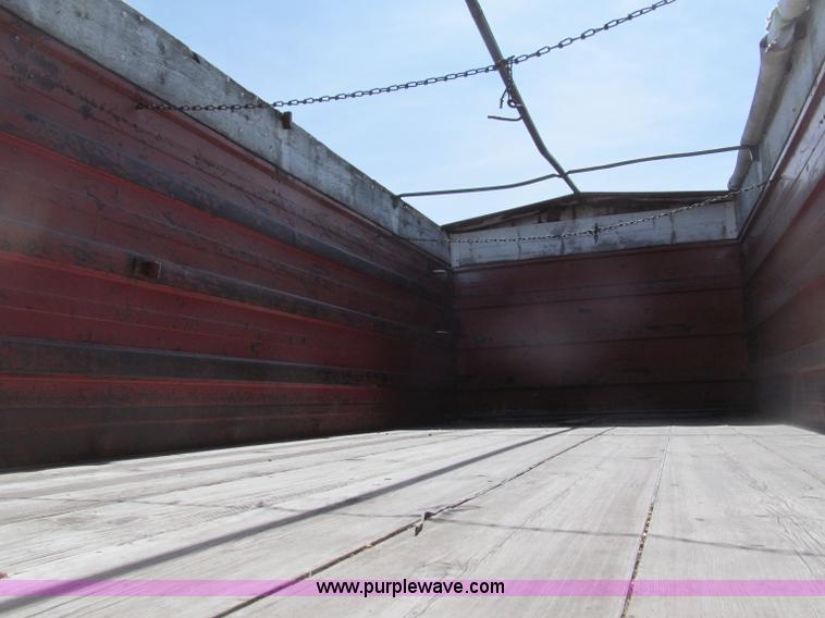 image for item B5123 1979 International 1854 tandem axle grain truck