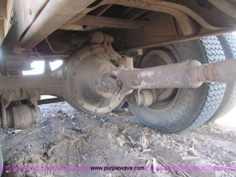 image for item B5123 1979 International 1854 tandem axle grain truck
