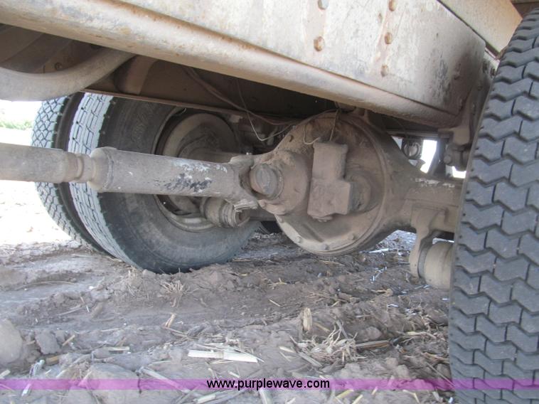 image for item B5123 1979 International 1854 tandem axle grain truck