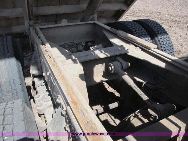 image for item B5123 1979 International 1854 tandem axle grain truck