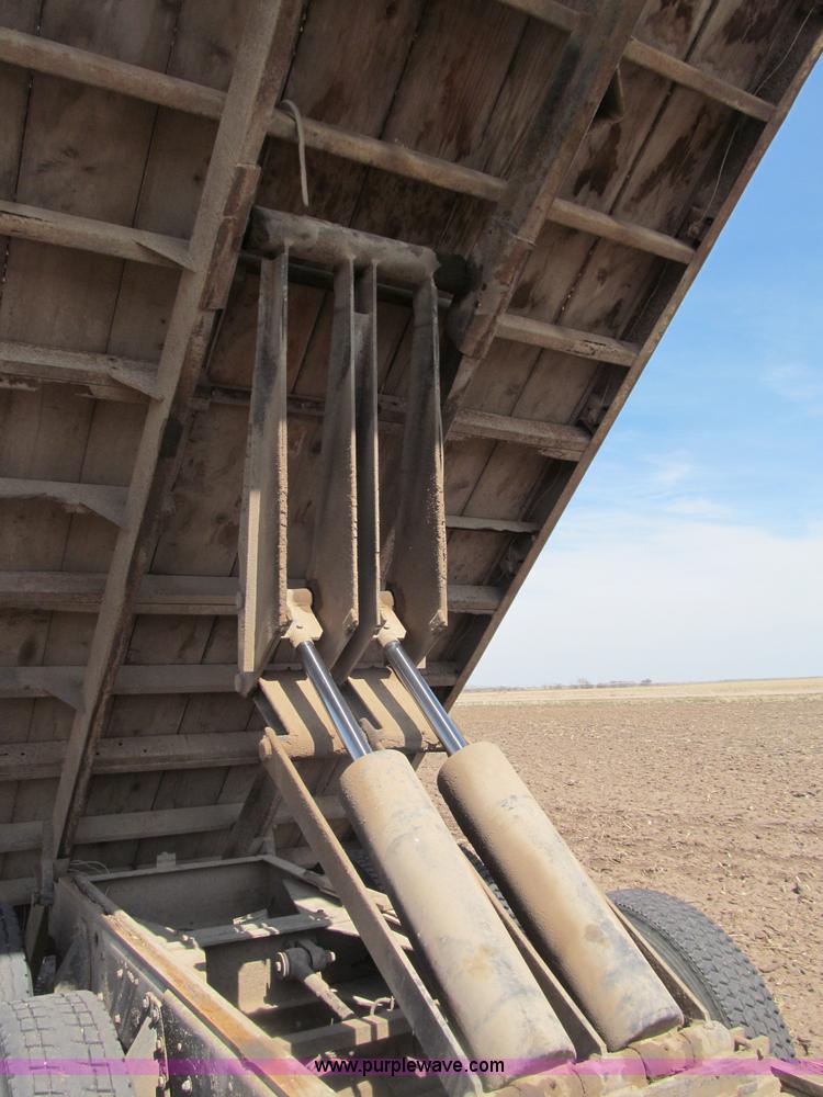 image for item B5123 1979 International 1854 tandem axle grain truck