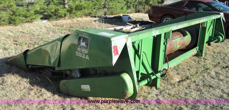 image for item B5775 John Deere 653A row crop header