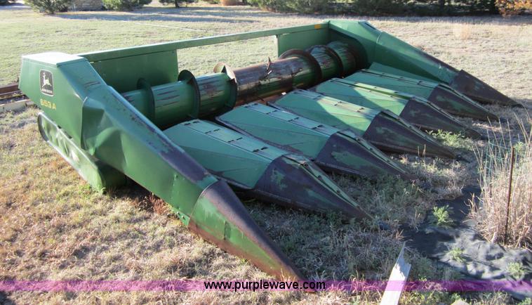 image for item B5775 John Deere 653A row crop header