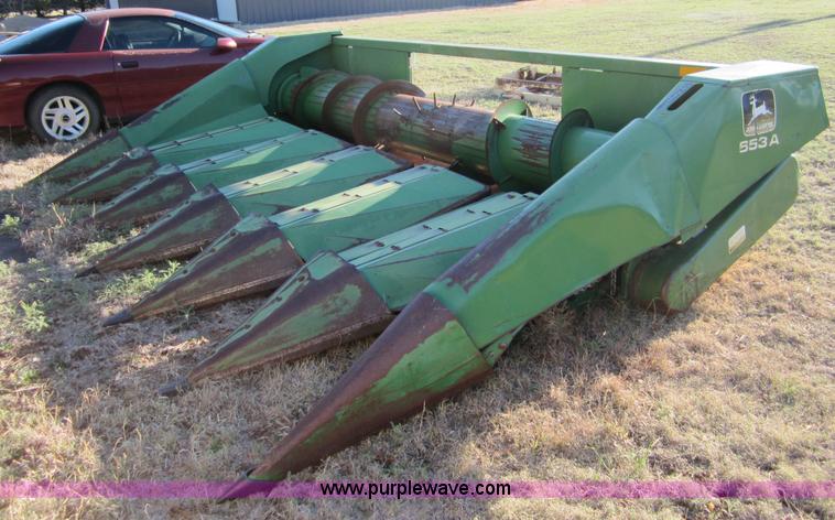 image for item B5775 John Deere 653A row crop header