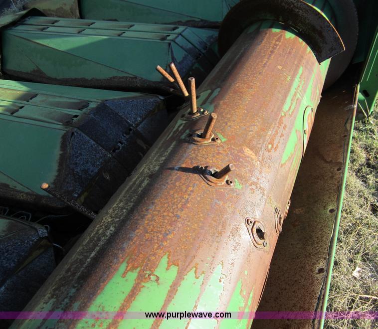 image for item B5775 John Deere 653A row crop header