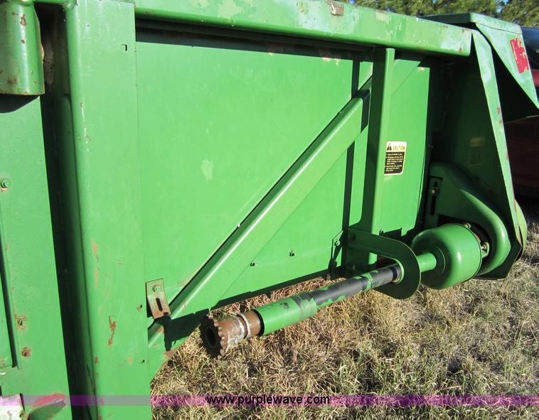 image for item B5775 John Deere 653A row crop header