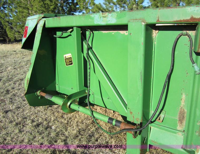 image for item B5775 John Deere 653A row crop header