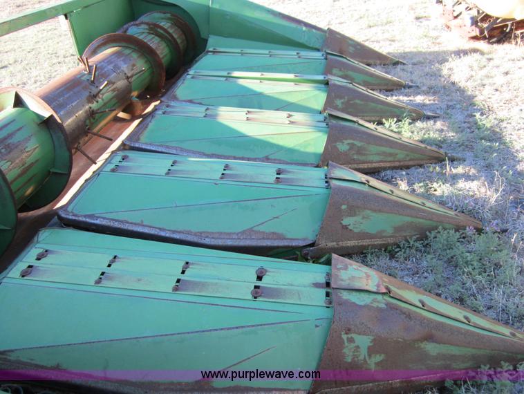image for item B5775 John Deere 653A row crop header