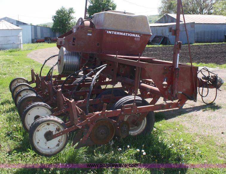 image for item B6521 International 400 Cyclo-Air six row planter