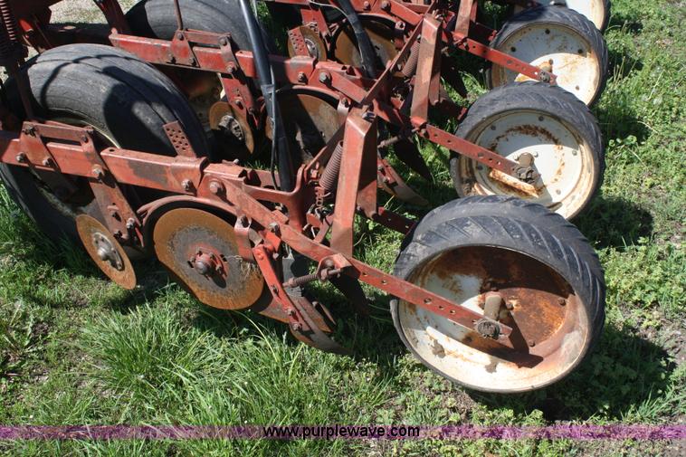 image for item B6521 International 400 Cyclo-Air six row planter