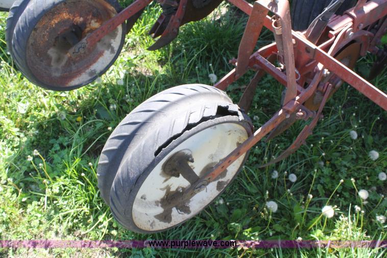image for item B6521 International 400 Cyclo-Air six row planter