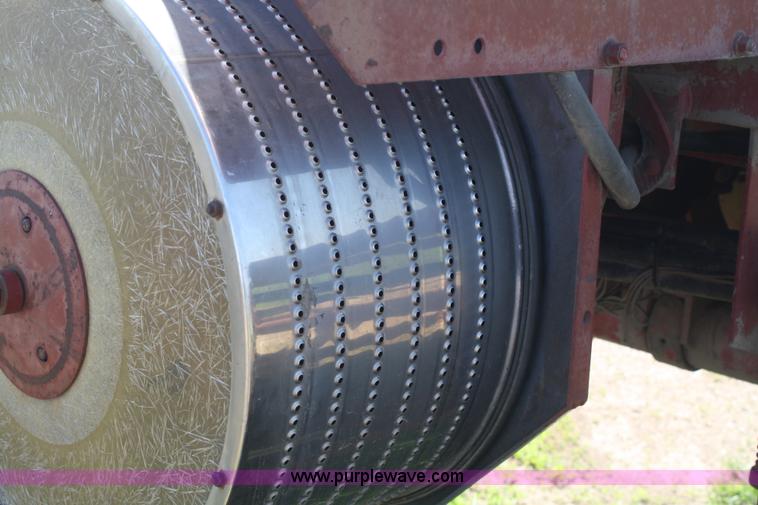 image for item B6521 International 400 Cyclo-Air six row planter