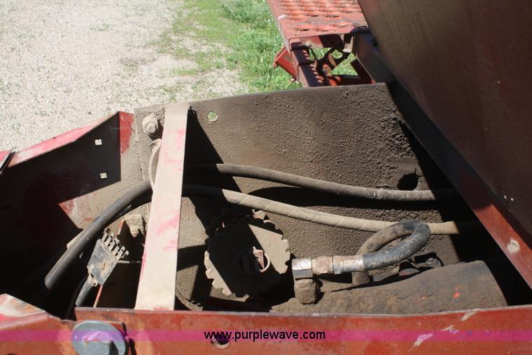 image for item B6521 International 400 Cyclo-Air six row planter