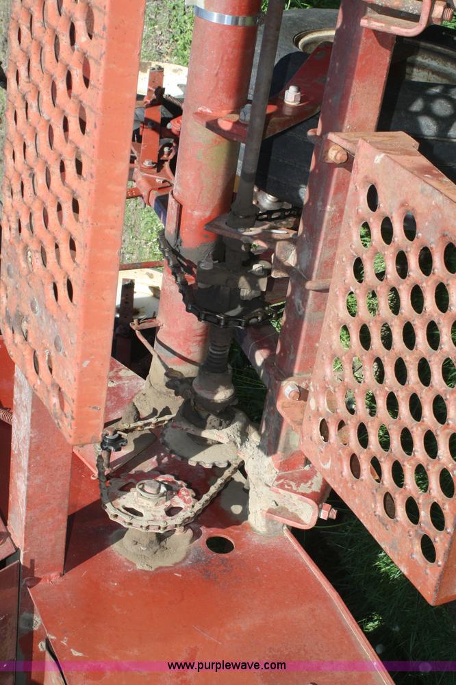 image for item B6521 International 400 Cyclo-Air six row planter