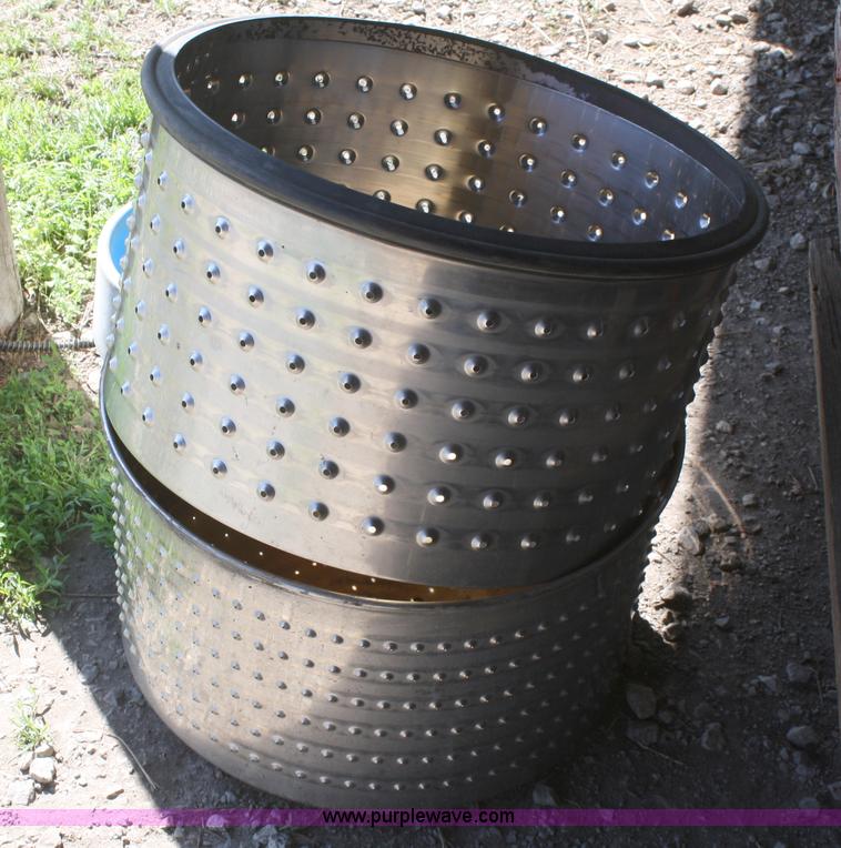 image for item B6521 International 400 Cyclo-Air six row planter