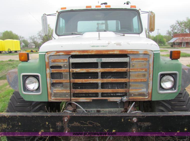 image for item B7212 1981 International Loral 1600C lime spreader truck