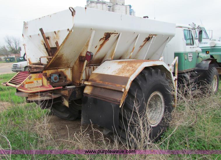 image for item B7212 1981 International Loral 1600C lime spreader truck