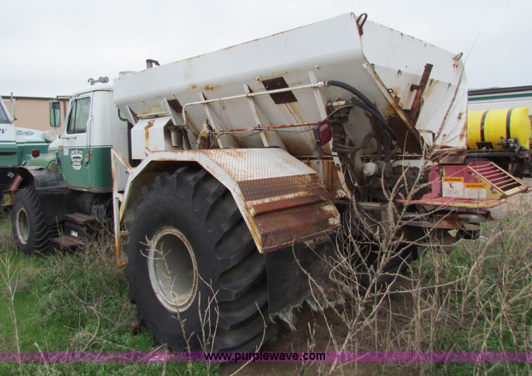image for item B7212 1981 International Loral 1600C lime spreader truck