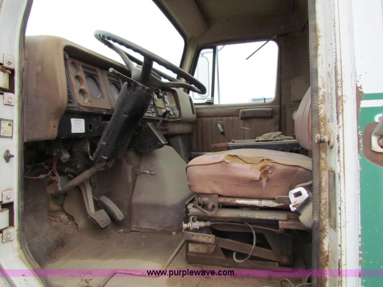 image for item B7212 1981 International Loral 1600C lime spreader truck