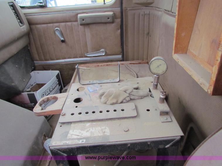 image for item B7212 1981 International Loral 1600C lime spreader truck