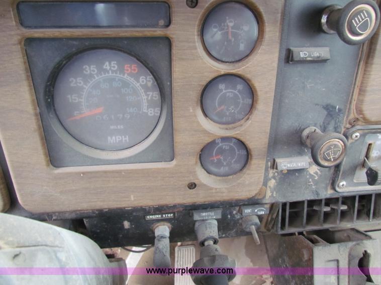 image for item B7212 1981 International Loral 1600C lime spreader truck