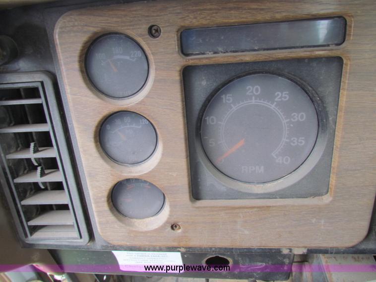 image for item B7212 1981 International Loral 1600C lime spreader truck