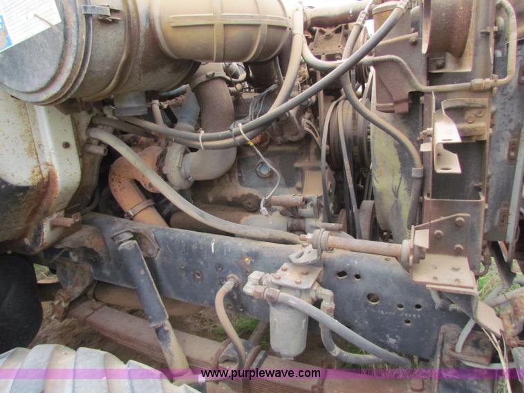 image for item B7212 1981 International Loral 1600C lime spreader truck