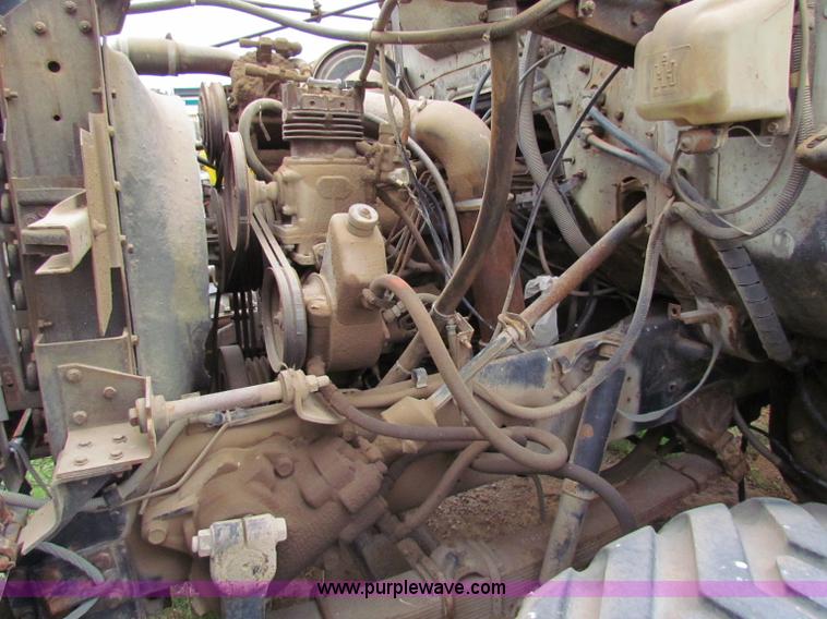 image for item B7212 1981 International Loral 1600C lime spreader truck