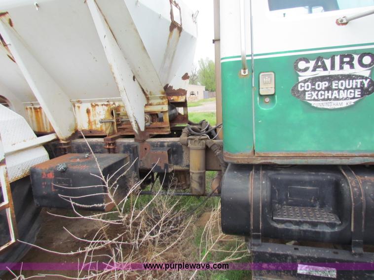 image for item B7212 1981 International Loral 1600C lime spreader truck