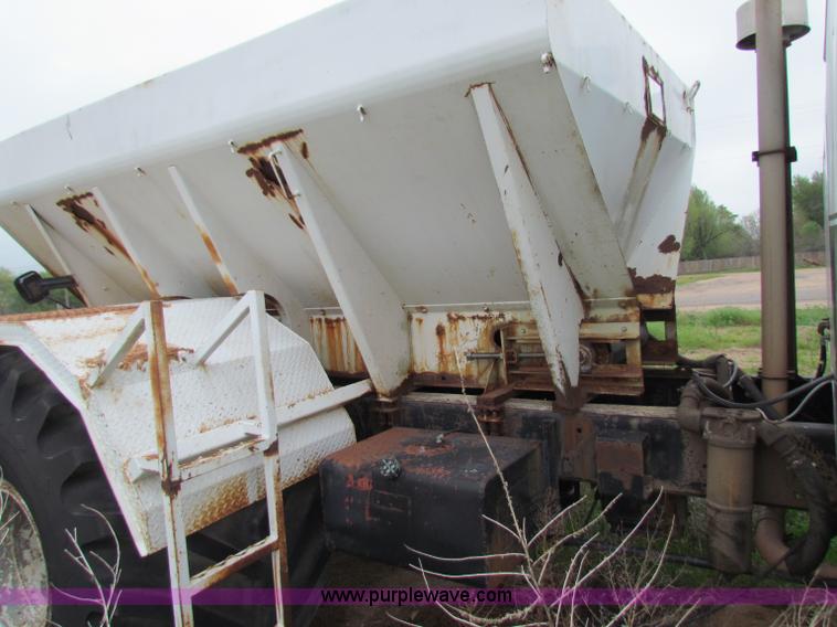 image for item B7212 1981 International Loral 1600C lime spreader truck