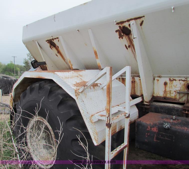 image for item B7212 1981 International Loral 1600C lime spreader truck