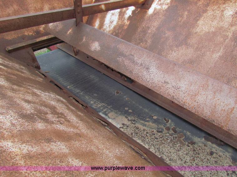 image for item B7212 1981 International Loral 1600C lime spreader truck