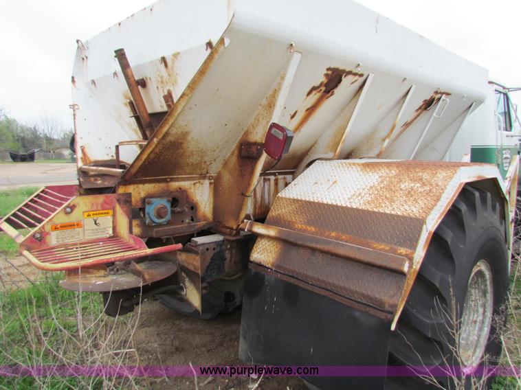 image for item B7212 1981 International Loral 1600C lime spreader truck