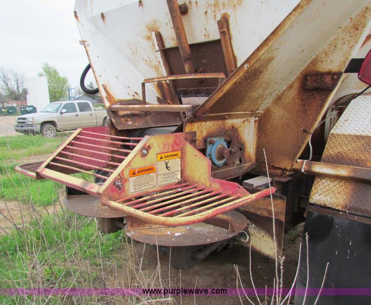 image for item B7212 1981 International Loral 1600C lime spreader truck