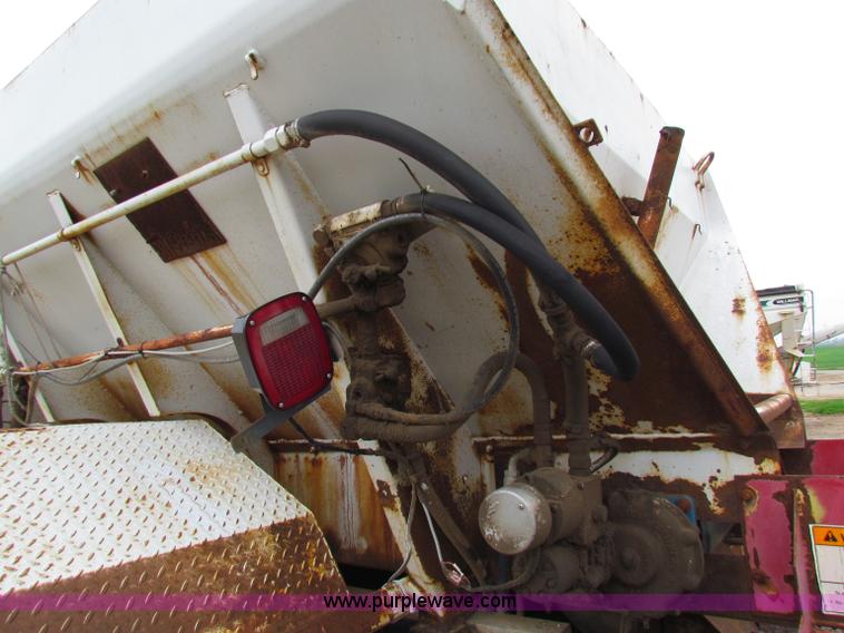 image for item B7212 1981 International Loral 1600C lime spreader truck