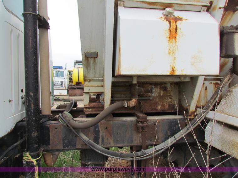 image for item B7212 1981 International Loral 1600C lime spreader truck