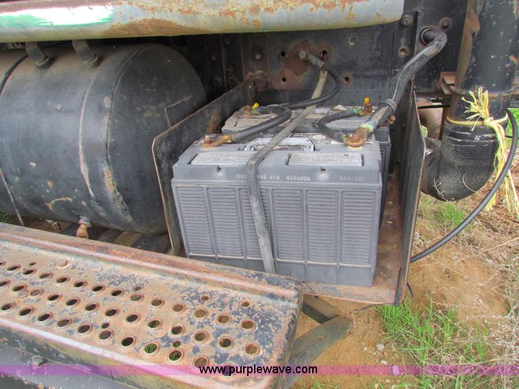 image for item B7212 1981 International Loral 1600C lime spreader truck