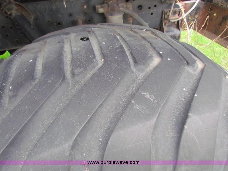 image for item B7212 1981 International Loral 1600C lime spreader truck