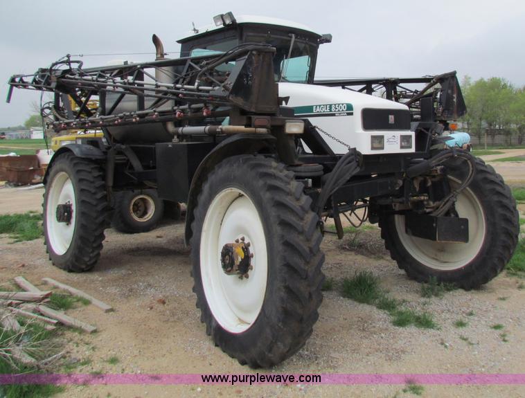 image for item B7213 2002 Willmar Eagle 8500 sprayer
