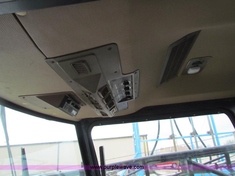 image for item B7213 2002 Willmar Eagle 8500 sprayer