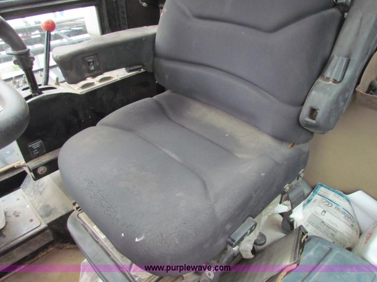 image for item B7213 2002 Willmar Eagle 8500 sprayer