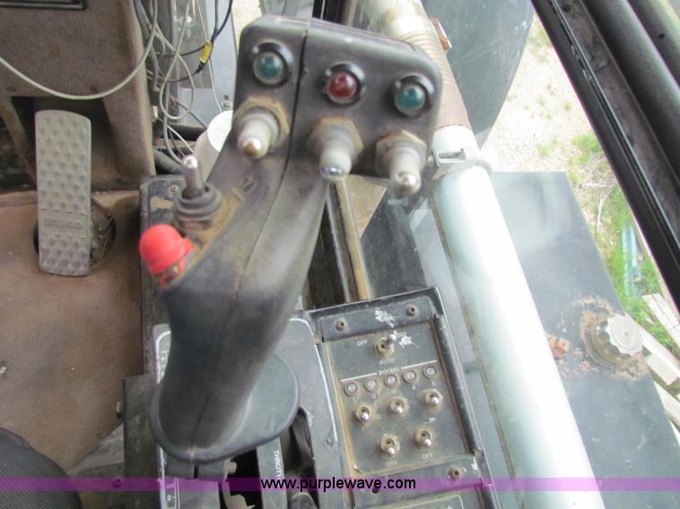 image for item B7213 2002 Willmar Eagle 8500 sprayer