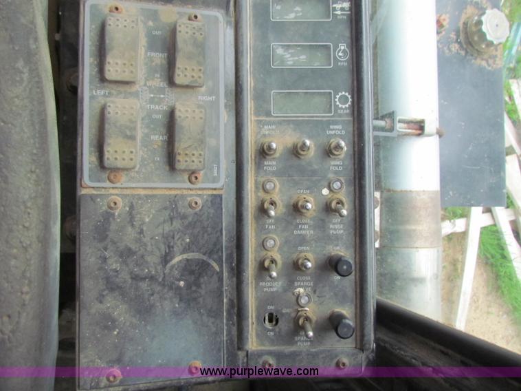 image for item B7213 2002 Willmar Eagle 8500 sprayer