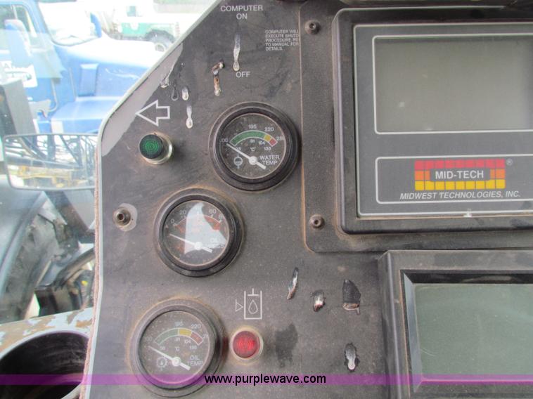 image for item B7213 2002 Willmar Eagle 8500 sprayer